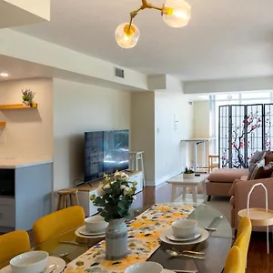 https://large-2-bedrooms-besides-cn-tower.niagara-fallshotels.com